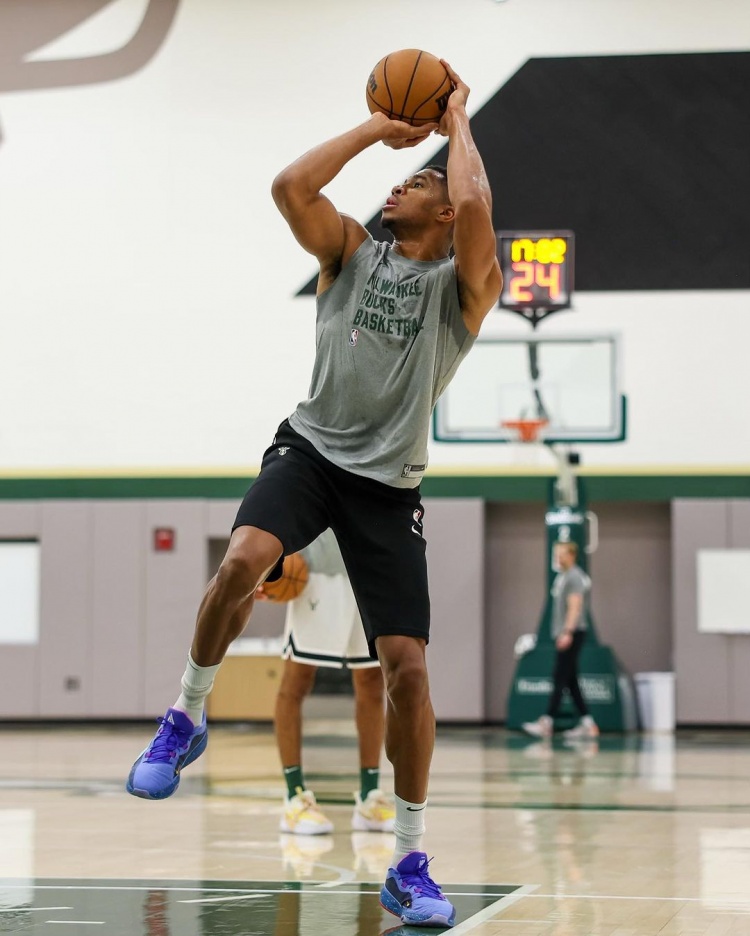 九游(中国)字母哥意外战胜西班牙队，出色发挥引爆全场！赛场气氛高涨的简单介绍