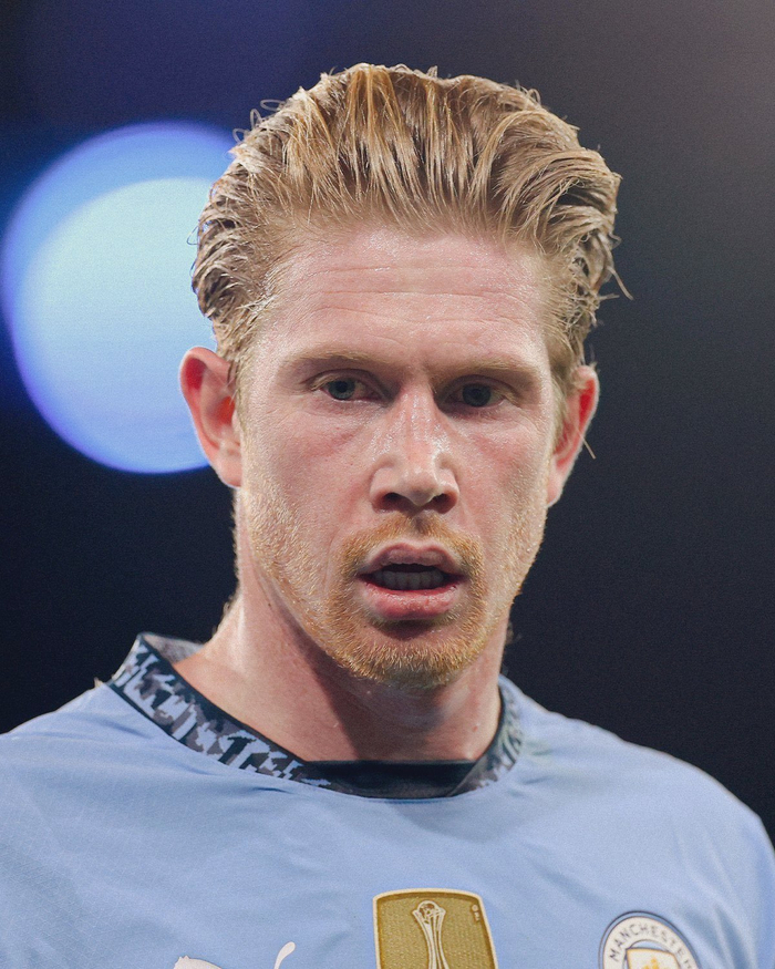 九游游戏中心 德布劳内在DWG比赛中问鼎冠军，惊险取胜引发热议！