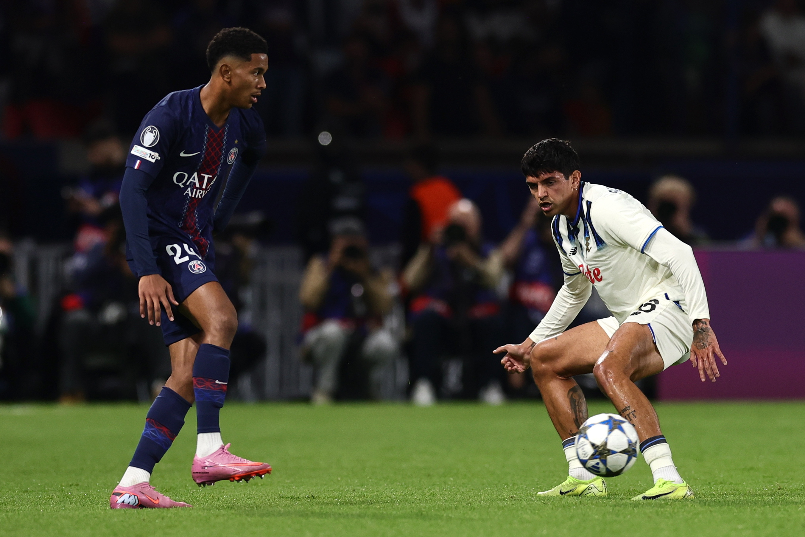 九游游戏中心包含今晨体能课后，巴黎圣日耳曼止住颓势备战欧冠，底气十足，控场能力受关注的词条